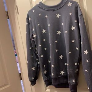 This is a blue long sleeve shirt. Never been worn. Good conditions